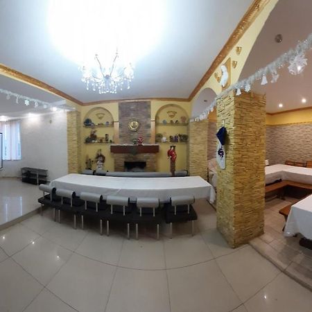 Куренiвський Двiр Kyjev Exteriér fotografie