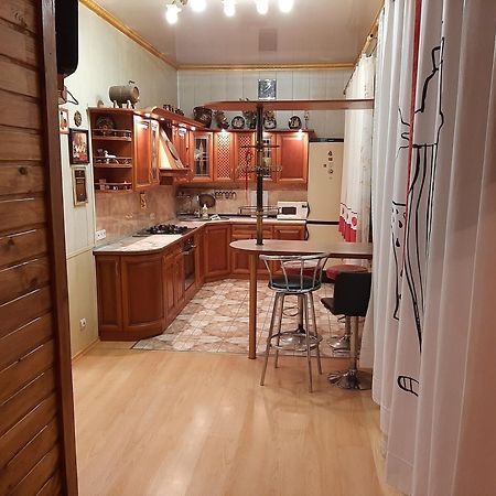 Куренiвський Двiр Kyjev Exteriér fotografie